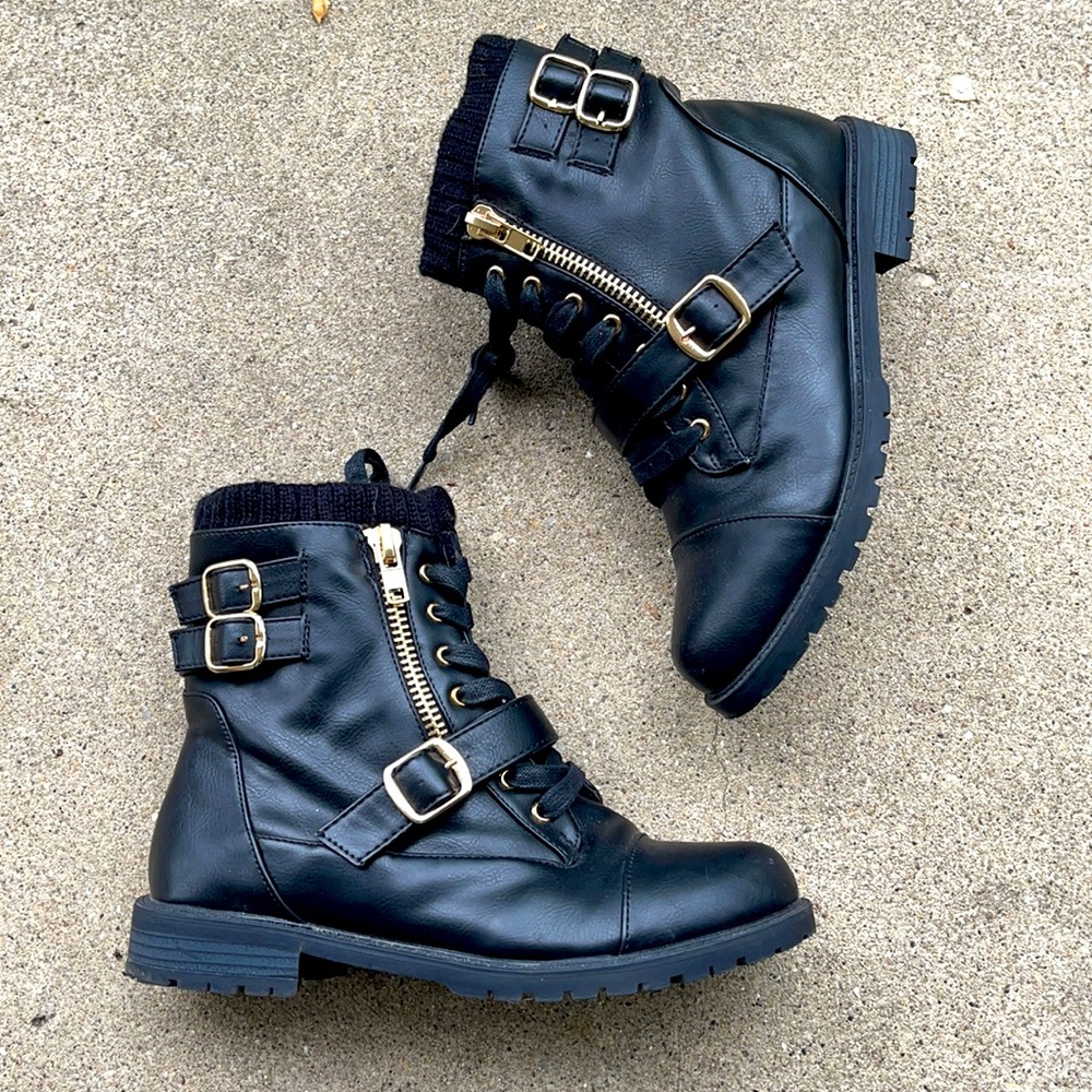 💛🖤Black booties💛🖤